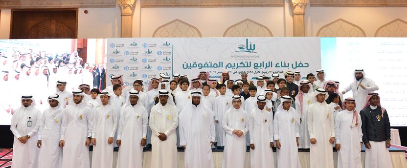 بناء تكرم 186 متفوقاً ومتفوقة من أبناء الجمعية