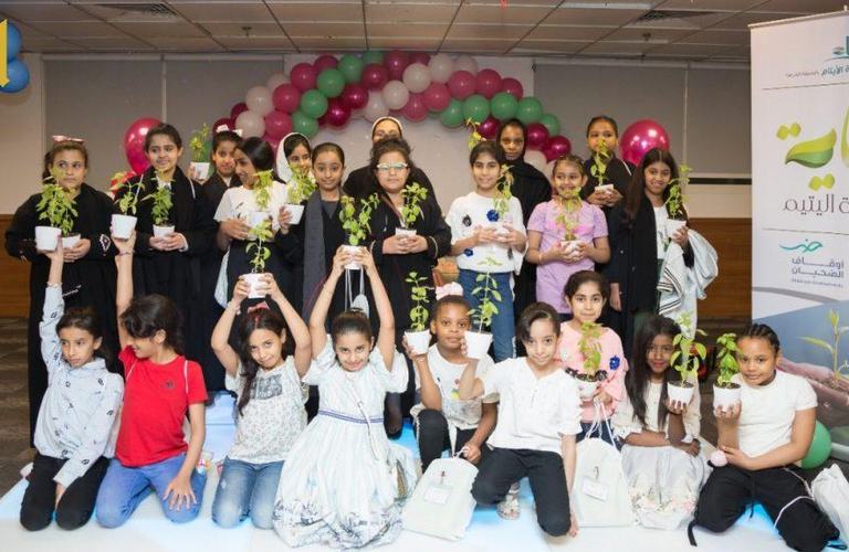 عناية لرعاية اليتيم يدرب فتيات بناء على مهارات الحياة