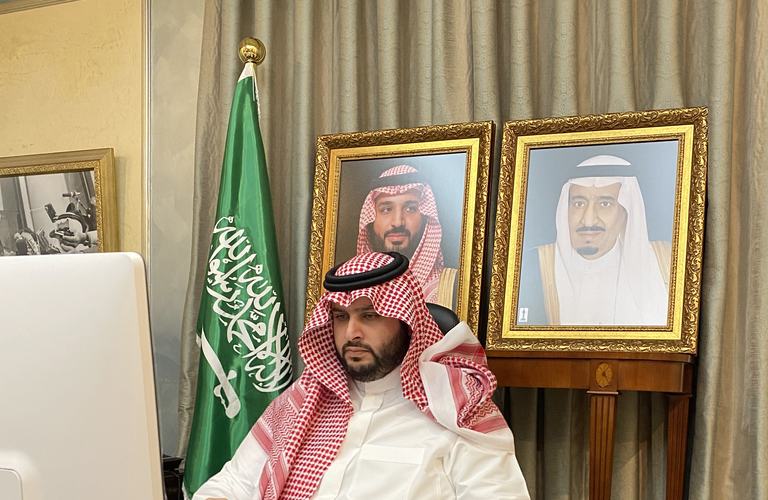 الأمير تركي بن محمد يحث على الاستمرار في توعية مستفيدي " بناء" بالإجراءات الاحترازية لمواجهة كورونا ومواصلة الدعم لهم