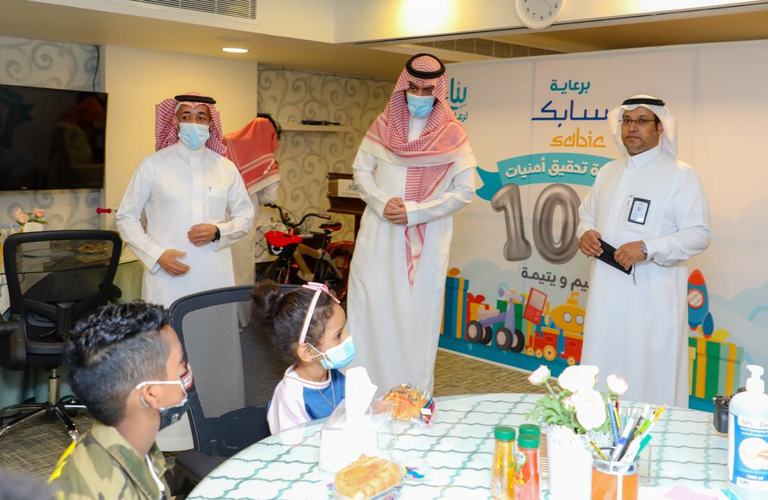"سابك" تحقق أمنيات ١٠٠ طفل من أيتام " بناء"