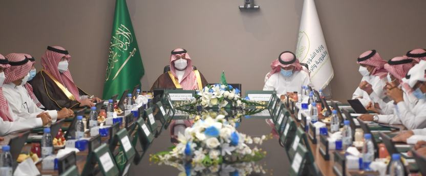 بحضور الأمير تركي بن محمد ووزير الإسكان توقيع اتفاقية توفر ١٠٠٠ وحدة سكنية للأيتام
